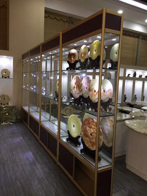 番禺区精品展柜钛合金展示柜 文化用品的卓越展示方案